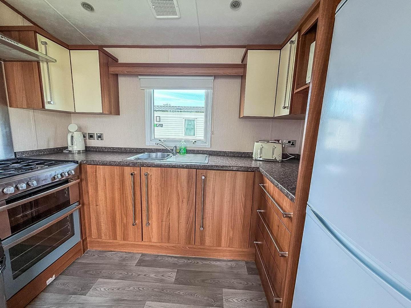 Lovely 8 Berth Caravan At Sunnydale In Lincolnshire Ref 35239S Louth  Buitenkant foto