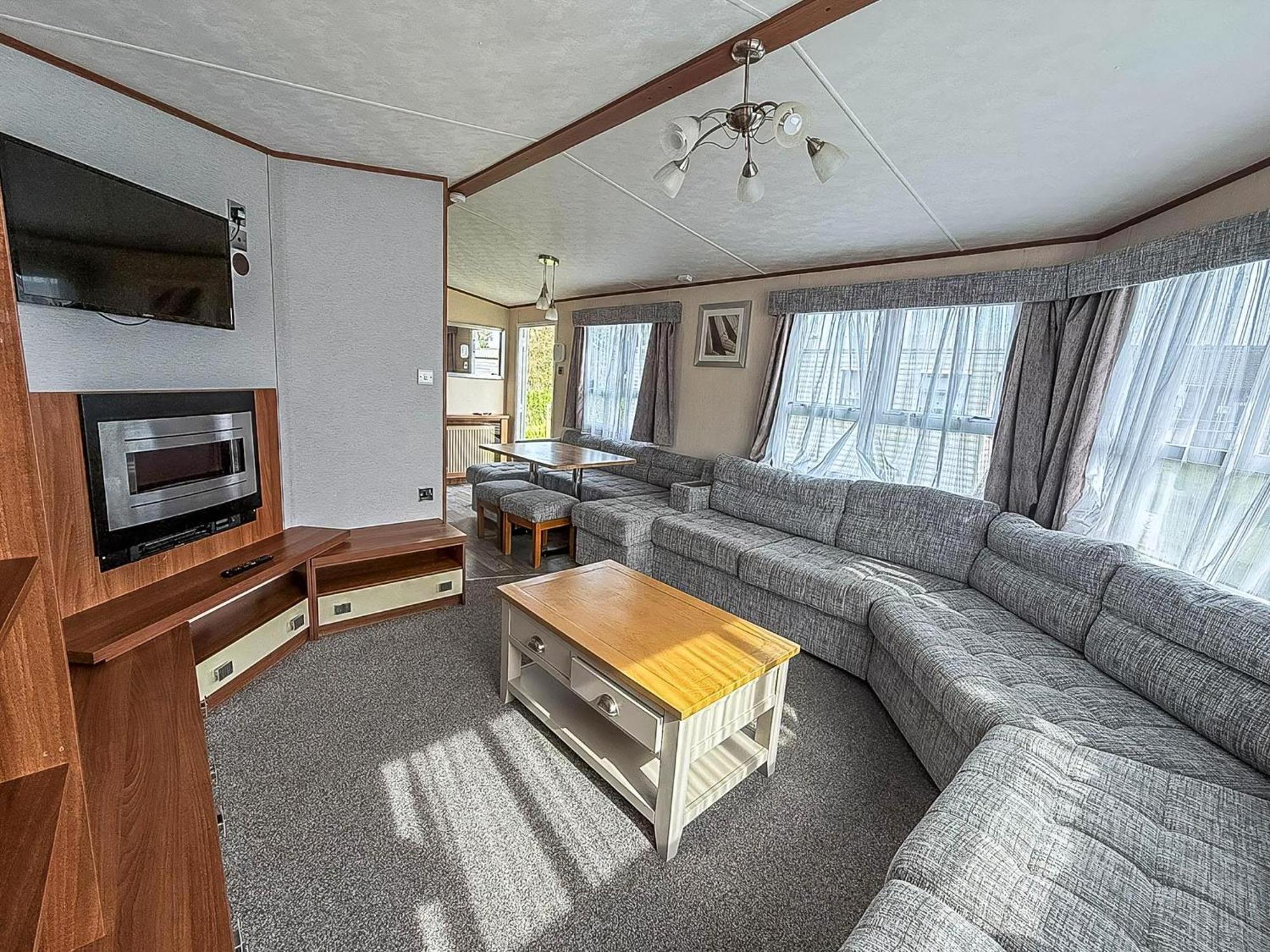 Lovely 8 Berth Caravan At Sunnydale In Lincolnshire Ref 35239S Louth  Buitenkant foto